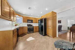 932 Beatrice Pkwy, Edison, NJ 08820 - Photo 19