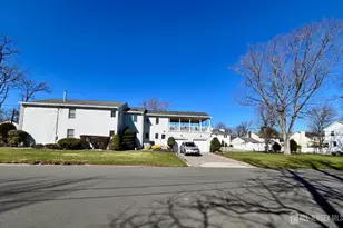 932 Beatrice Pkwy, Edison, NJ 08820 - Photo 3