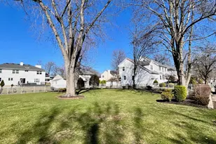 932 Beatrice Pkwy, Edison, NJ 08820 - Photo 31