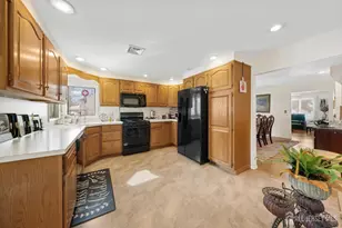 932 Beatrice Pkwy, Edison, NJ 08820 - Photo 7