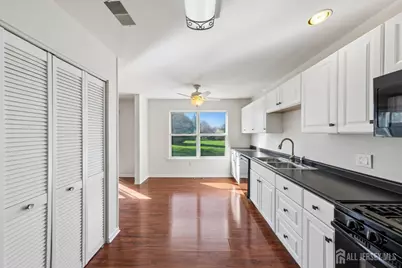 304 Heskers Court, South Brunswick Township, NJ 08852 - Photo 5