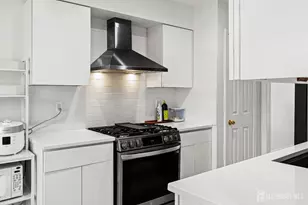 5 Hawthorn Dr, Edison, NJ 08820 - Photo 1