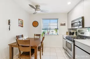 38 Carriage Pl, Edison, NJ 08820 - Photo 13