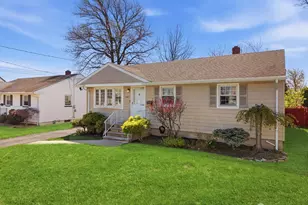 246 E Henry Pl E, Iselin, NJ 08830 - Photo 3