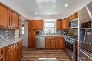 8 Sherbone Pl, Sayreville, NJ 08872 - Photo 3
