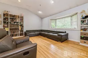 28 Price Dr, Edison, NJ 08817 - Photo 3