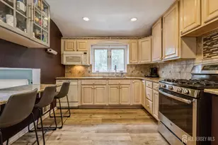 28 Price Dr, Edison, NJ 08817 - Photo 5