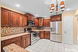 19 John Paul Jones Dr, Monroe Township, NJ 08831 - Photo 7