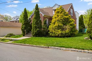 35 Melbourne Ct, Woodbridge Township, NJ 07095 - Photo 3