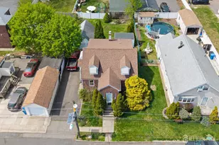 35 Melbourne Ct, Woodbridge Township, NJ 07095 - Photo 5