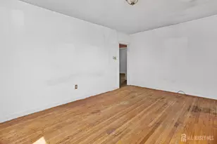 35 Melbourne Ct, Woodbridge Township, NJ 07095 - Photo 9
