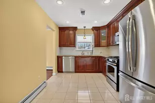 1 Wakefield Dr, Edison, NJ 08820 - Photo 9