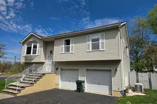 1 Wakefield Dr, Edison, NJ 08820 - Photo 3