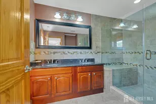 95 E Calvert Ave, Edison, NJ 08820 - Photo 33