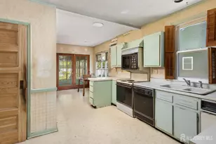 19 Clinton Pl, Metuchen, NJ 08840 - Photo 11