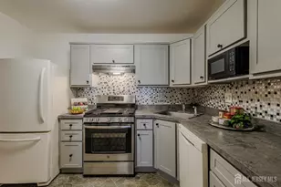 2101 Candlelight Ct, Helmetta, NJ 08828 - Photo 3