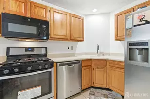 15 Wilmbelton Ct, Edison, NJ 08820 - Photo 9