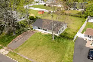 39 Richford Rd, South Brunswick Township, NJ 08824 - Photo 3