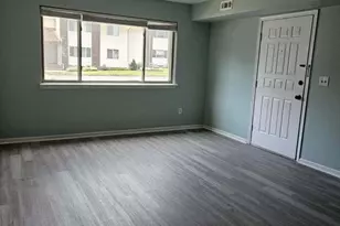 405 Cynthia Ct, South Brunswick Township, NJ 08540 - Photo 5