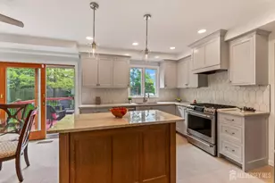 19 Aspen Cir, Edison, NJ 08820 - Photo 11