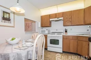 395 Lancaster Ct, Piscataway Township, NJ 08854 - Photo 3