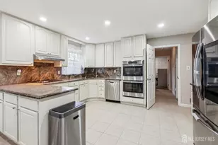 8 Constitution Ct, East Brunswick Township, NJ 08816 - Photo 15