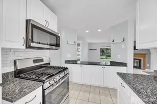 9 Carriage Pl, Edison, NJ 08820 - Photo 5
