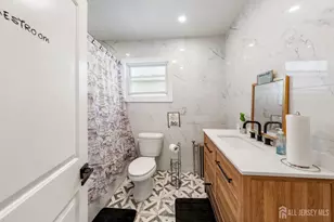 28 Oak Ln, Trenton, NJ 08618 - Photo 13