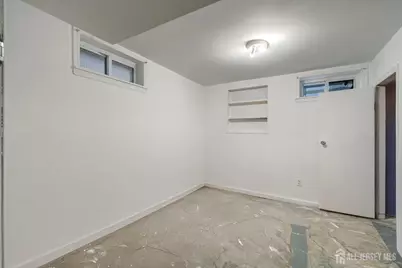 520 N Park Drive N, Perth Amboy, NJ 08861 - Photo 9