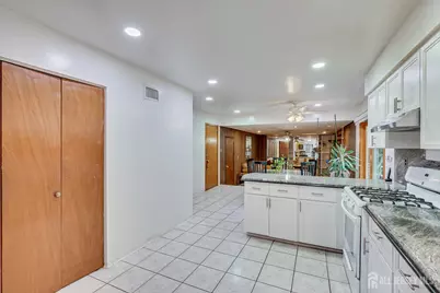 688 Grove Avenue, Edison, NJ 08820 - Photo 15