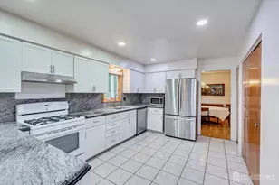 688 Grove Ave, Edison, NJ 08820 - Photo 17
