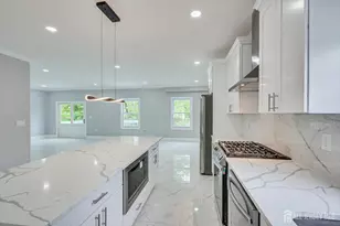 22 Mary Ellen Dr, Edison, NJ 08820 - Photo 11