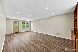 21 Starlit Dr, Middlesex, NJ 08846 - Photo 3