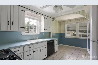 215 Fairfield Avenue, Middlesex, NJ 08846 - Photo 9