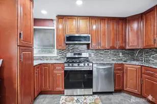 66 Brandywine Rd, Fords, NJ 08863 - Photo 5