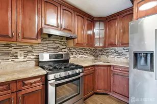 102 Albury Way, North Brunswick Township, NJ 08902 - Photo 5