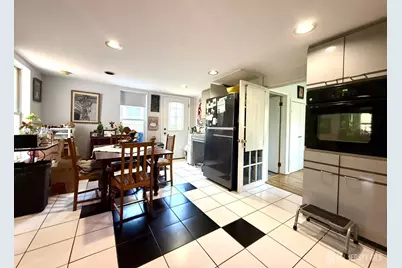 160 Lakeside Drive S, Piscataway Township, NJ 08854 - Photo 5