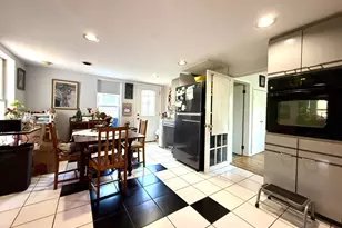 160 Lakeside Dr S, Piscataway Township, NJ 08854 - Photo 5