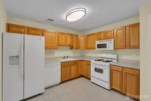 224 Pinelli Dr, Piscataway Township, NJ 08854 - Photo 15