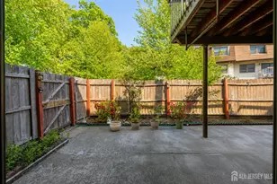 1401 N Oaks Blvd, North Brunswick Township, NJ 08902 - Photo 23
