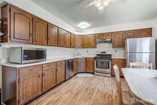 1401 N Oaks Blvd, North Brunswick Township, NJ 08902 - Photo 11