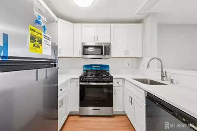911 Edpas Road, New Brunswick, NJ 08901 - Photo 5