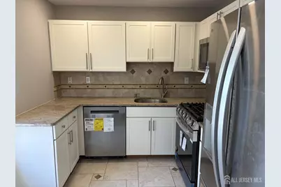502 Great Beds Court, Perth Amboy, NJ 08861 - Photo 3