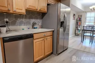 200 Sierra Ct, Middlesex, NJ 07095 - Photo 7