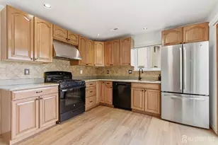 76 Carriage Pl, Edison, NJ 08820 - Photo 13