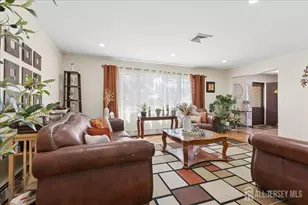 24 Sandalwood Dr, Edison, NJ 08820 - Photo 9