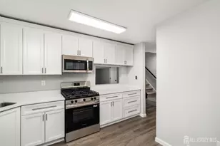 127 Berkshire Ct, Piscataway Township, NJ 08854 - Photo 7