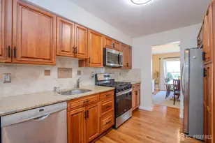 46 Lynn Ct, North Brunswick Township, NJ 08902 - Photo 11