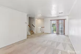 544 Great Beds Ct, Perth Amboy, NJ 08861 - Photo 5
