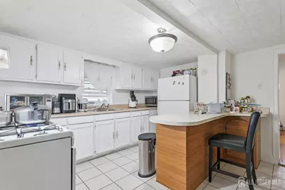 655 Charles Street, Perth Amboy, NJ 08861 - Photo 5